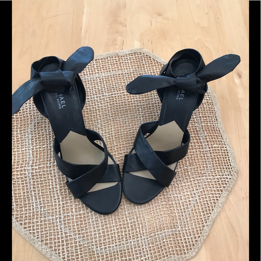 NEW MICHAEL KORS Sz 8.5M WEDGES